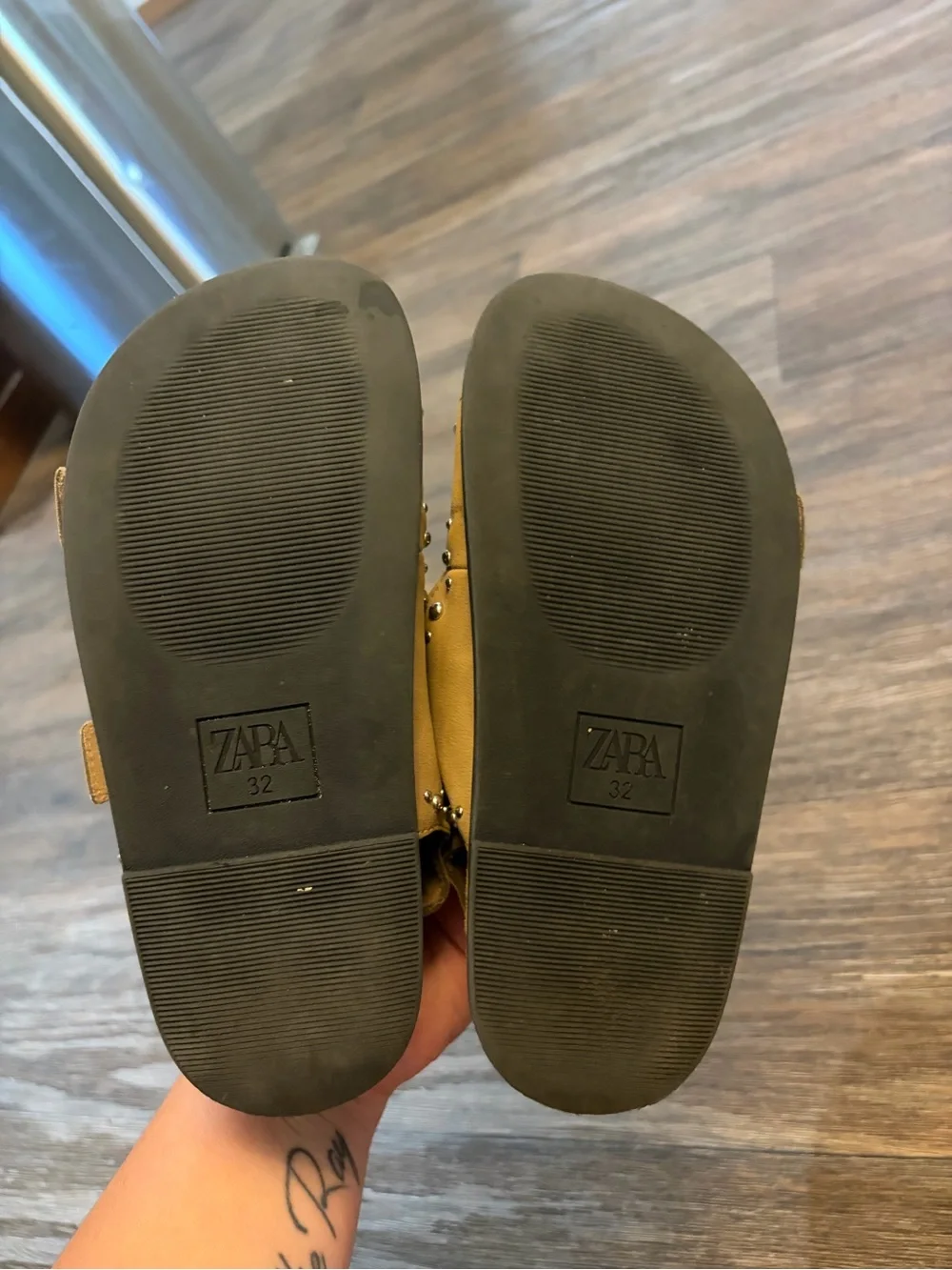 Zara comfortable tan